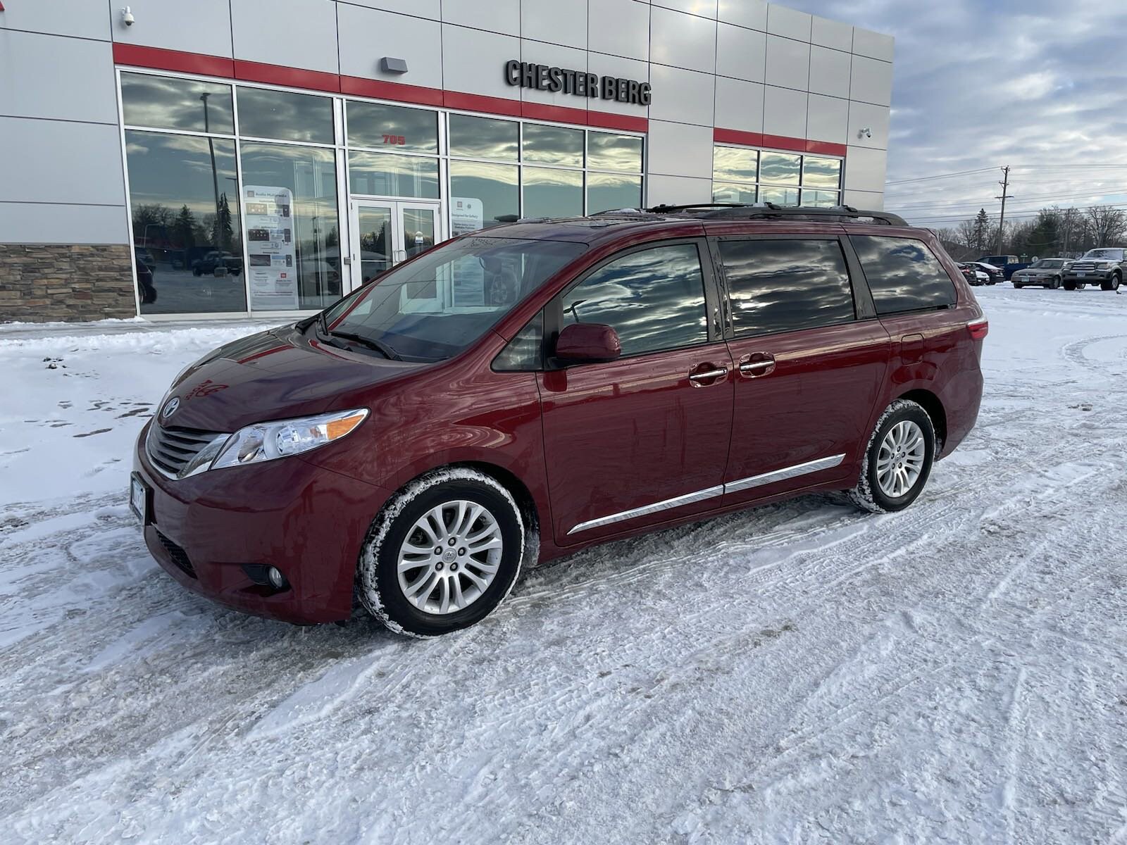 Used 2016 Toyota Sienna XLE with VIN 5TDYK3DC0GS701728 for sale in Bemidji, Minnesota