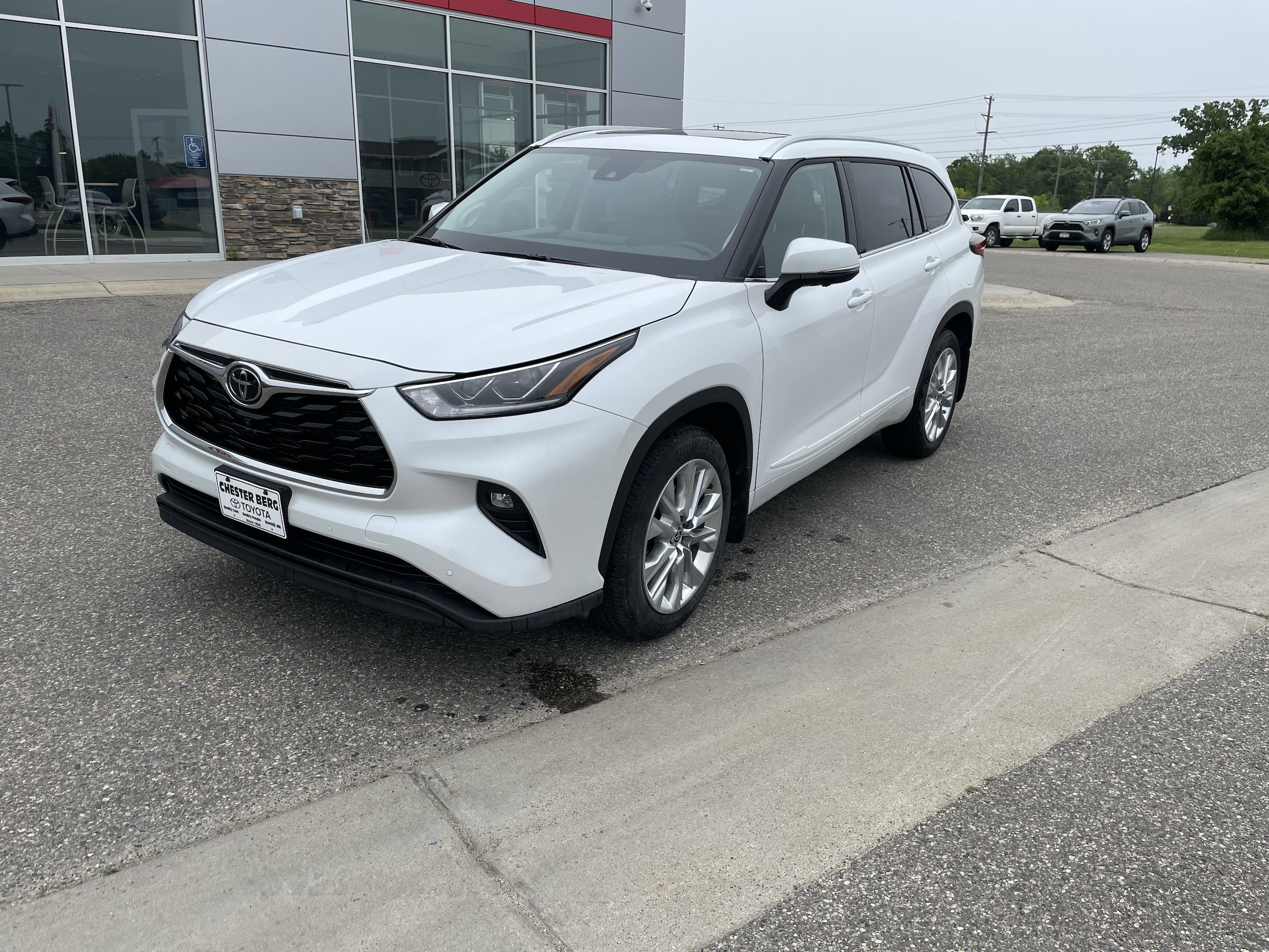 Used 2023 Toyota Highlander Limited with VIN 5TDKDRBHXPS037679 for sale in Bemidji, Minnesota