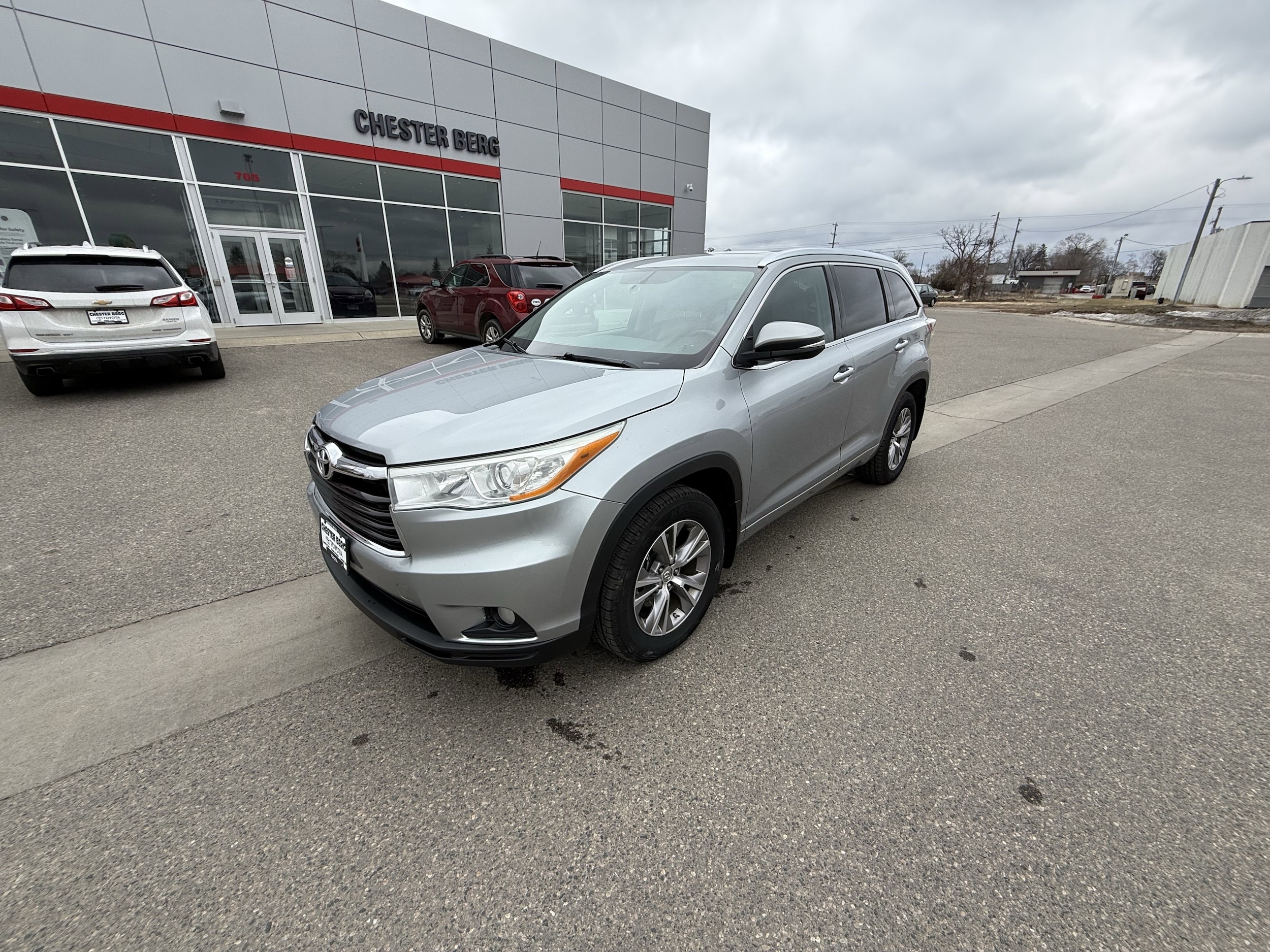 Used 2014 Toyota Highlander XLE with VIN 5TDJKRFH3ES019498 for sale in Bemidji, Minnesota
