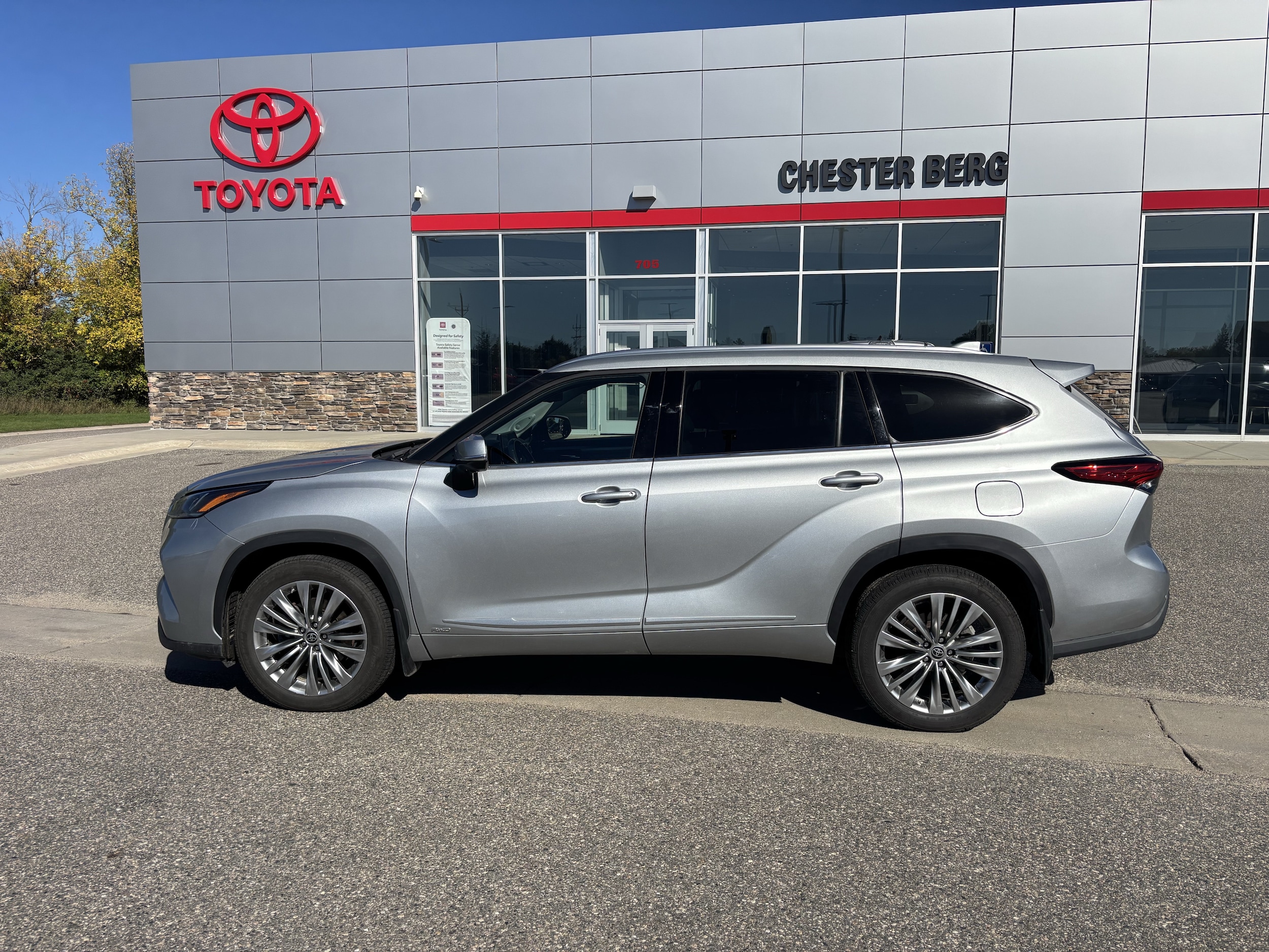 Used 2023 Toyota Highlander Platinum with VIN 5TDEBRCH5PS130028 for sale in Bemidji, Minnesota