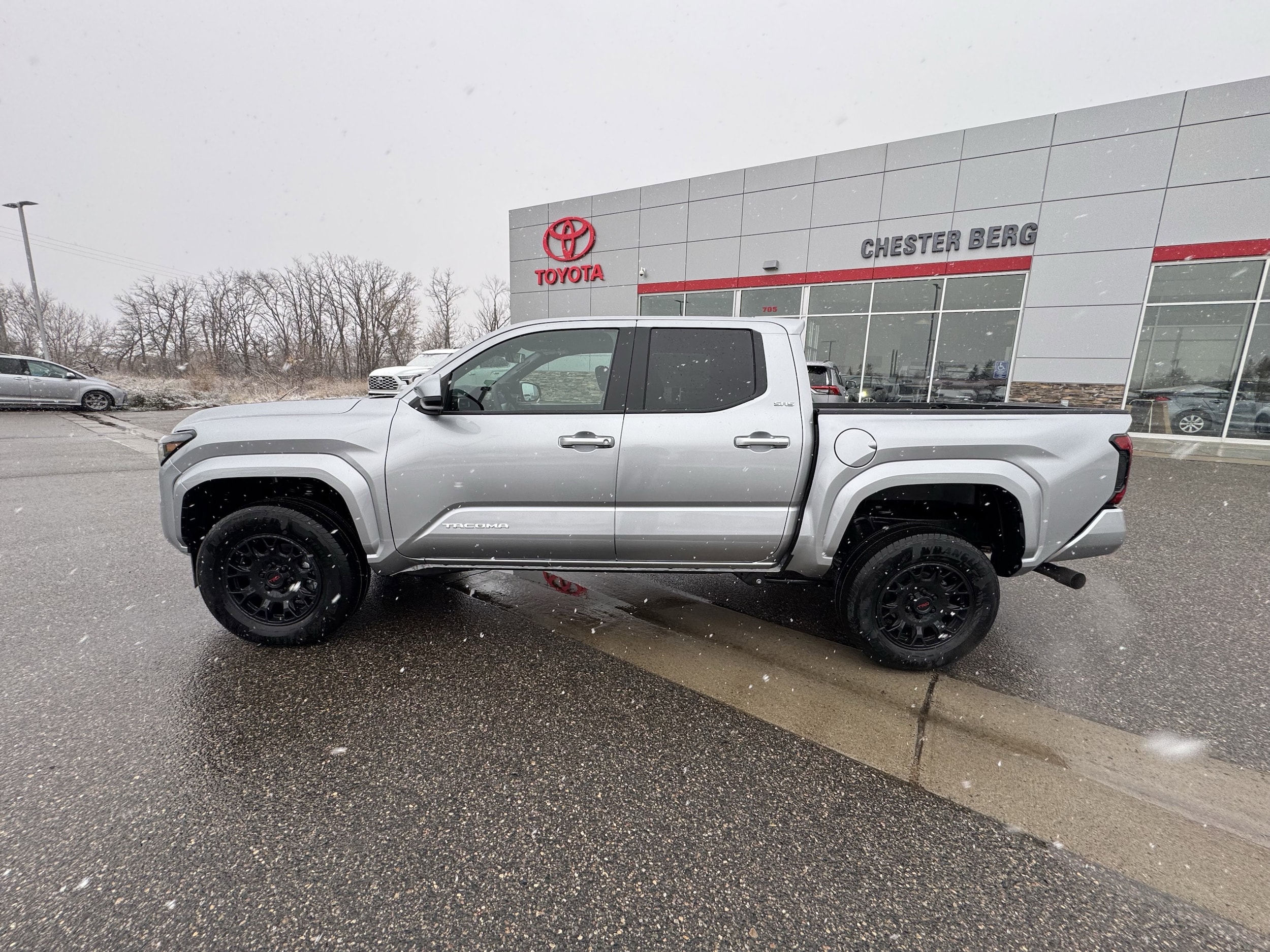 2025 Toyota Tacoma SR5's photo