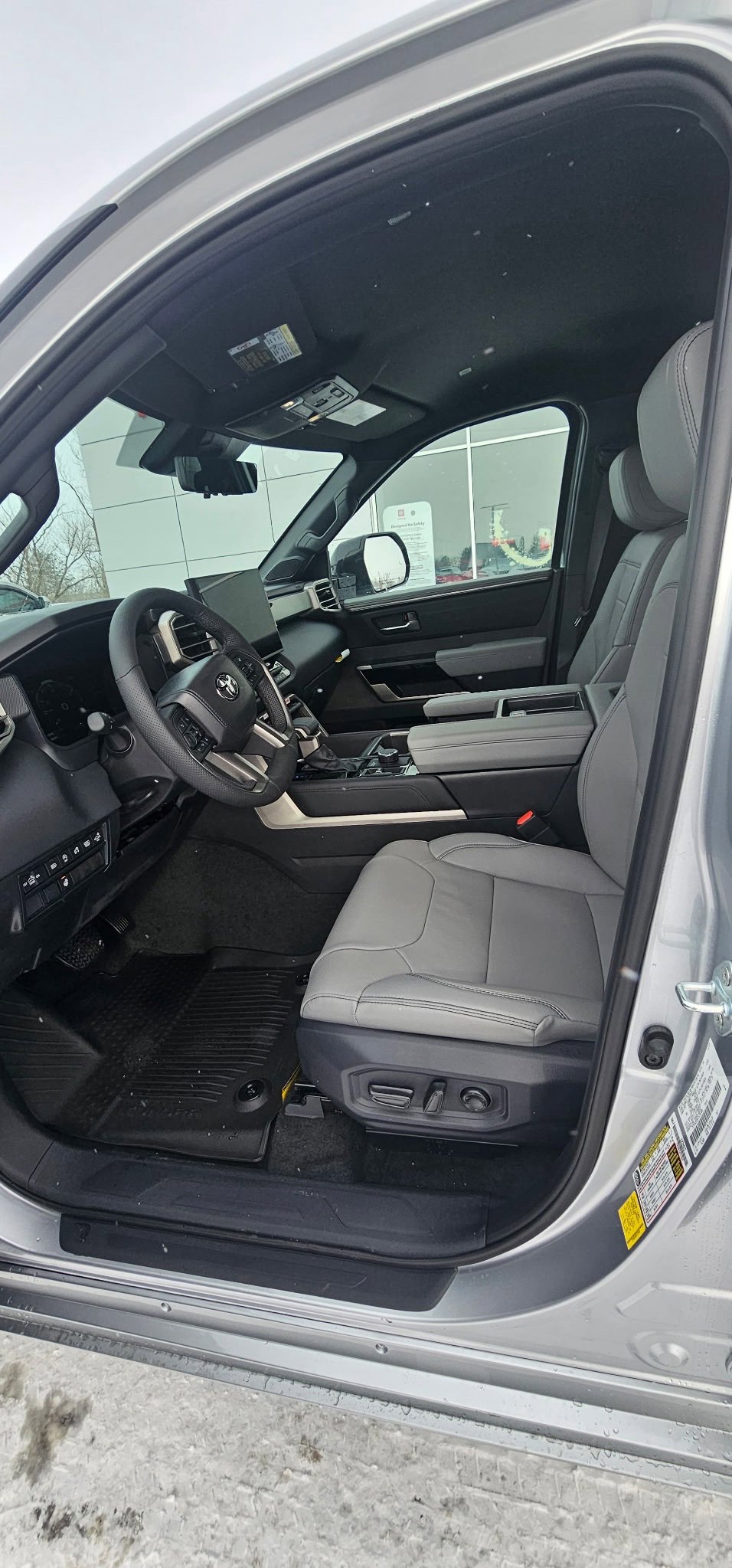 2026 Toyota Tundra Limited - Photo 9