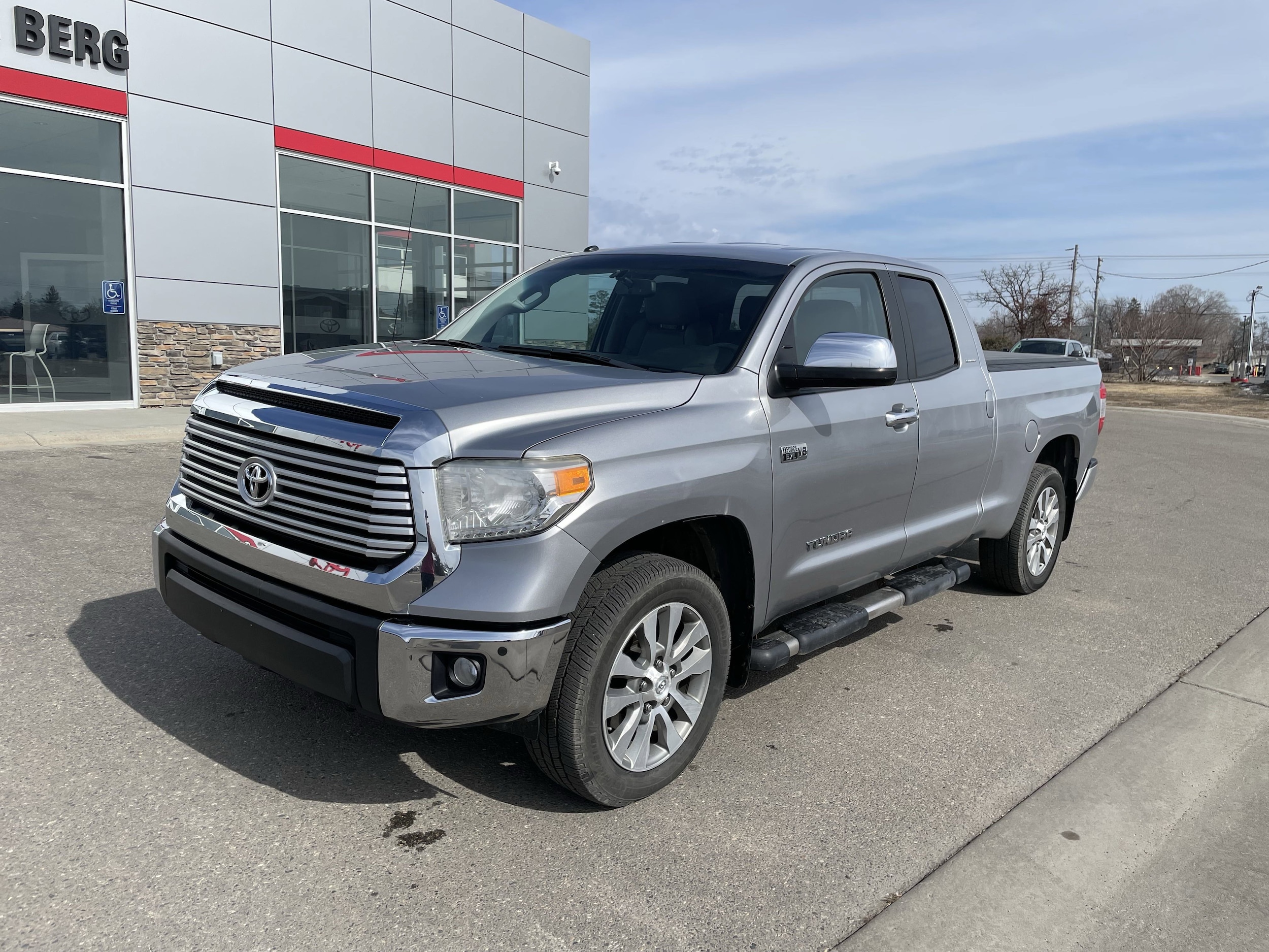 Used 2017 Toyota Tundra Limited with VIN 5TFBW5F19HX593638 for sale in Bemidji, Minnesota