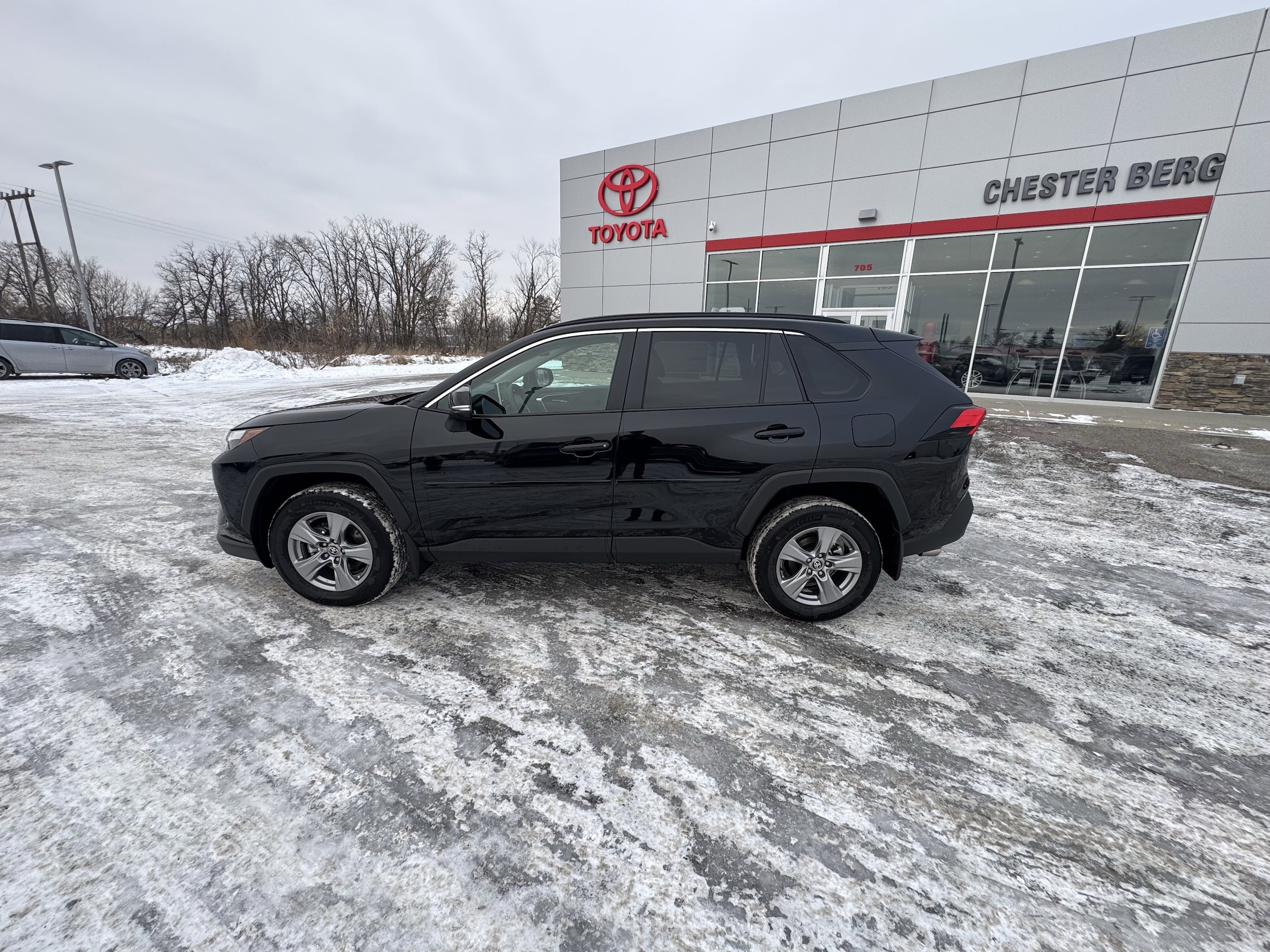 2025 Toyota RAV4 XLE's photo