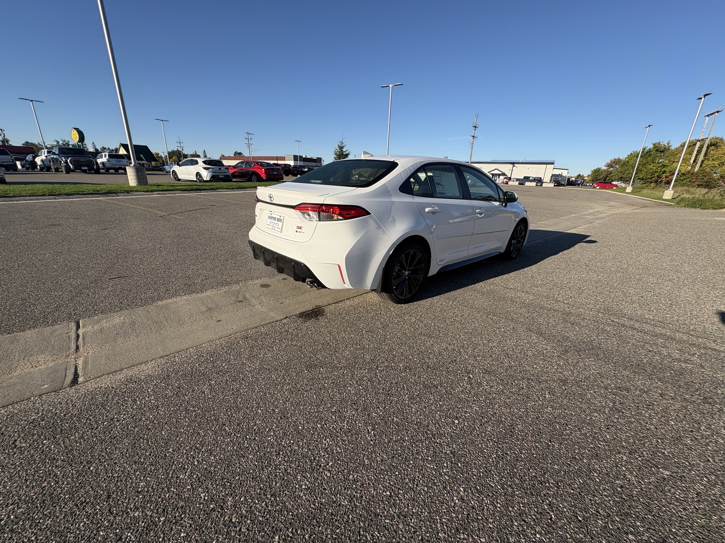 2026 Toyota Corolla SE - Photo 6
