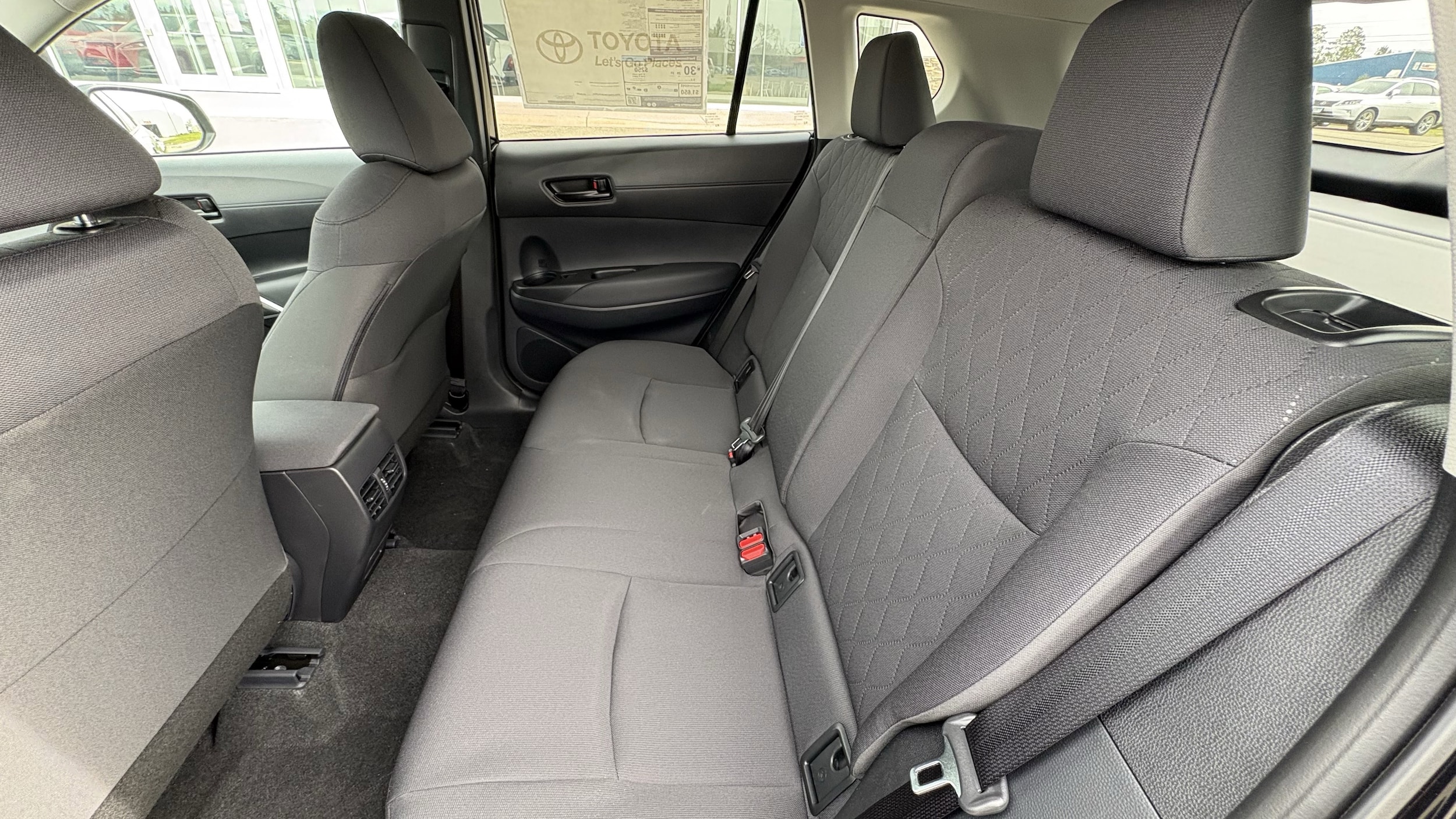 2026 Toyota Corolla Cross LE - Photo 10
