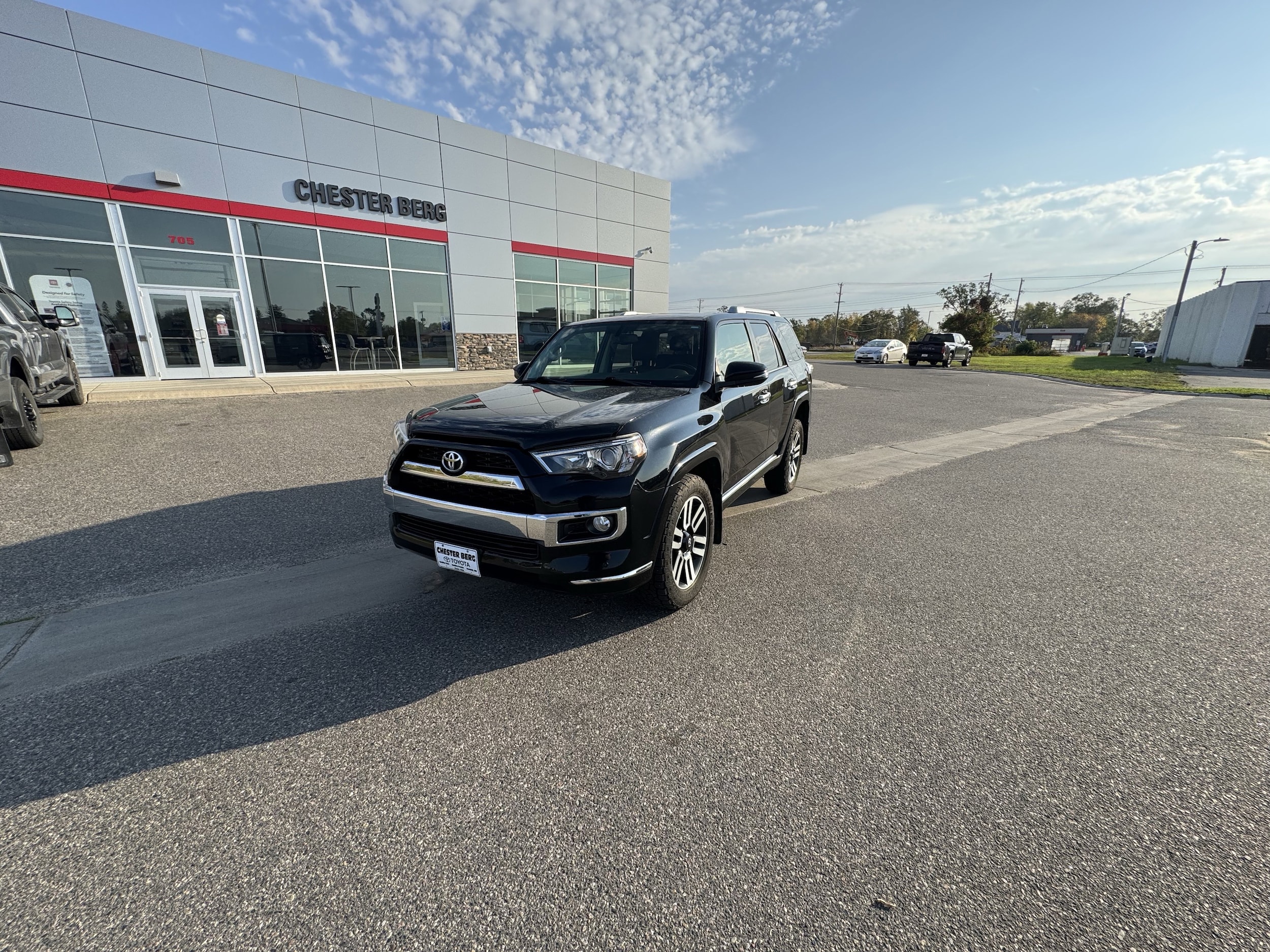 Used 2018 Toyota 4Runner Limited with VIN JTEBU5JR7J5553137 for sale in Bemidji, Minnesota