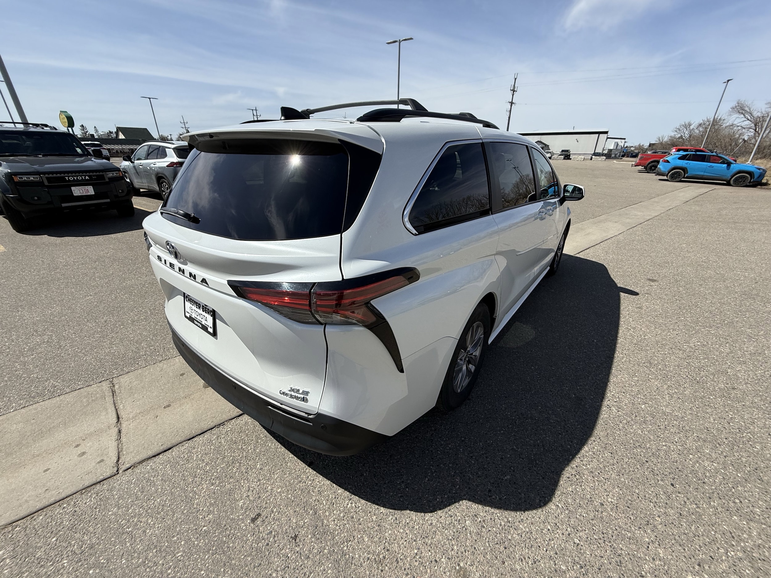 2022 Toyota Sienna XLE - Photo 6