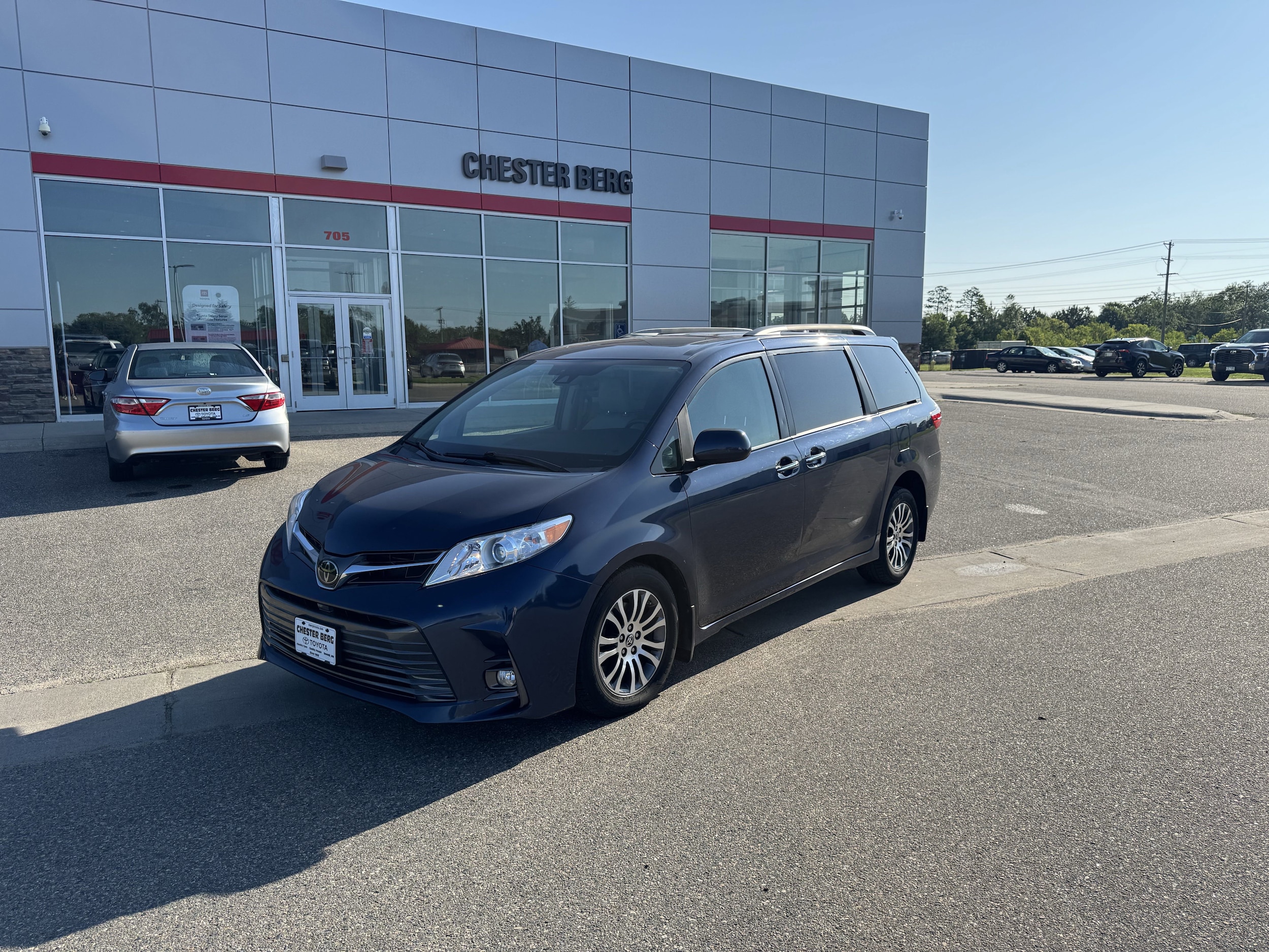 Used 2020 Toyota Sienna XLE with VIN 5TDYZ3DC2LS077601 for sale in Bemidji, Minnesota