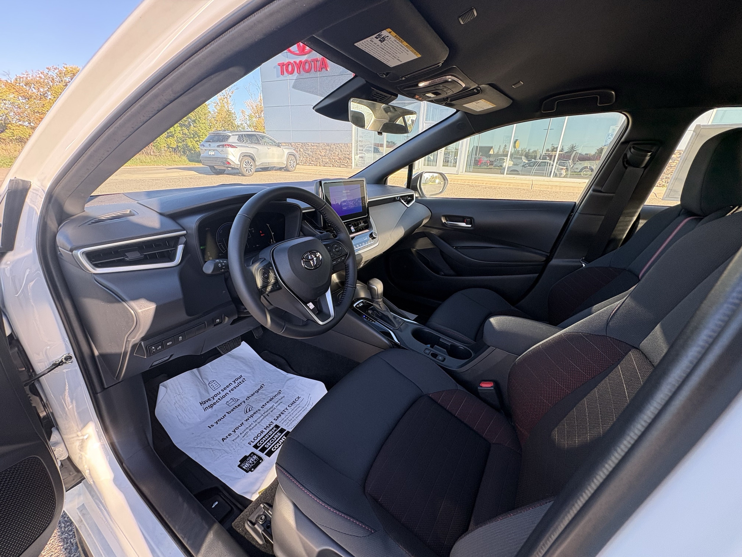 2026 Toyota Corolla SE - Photo 9