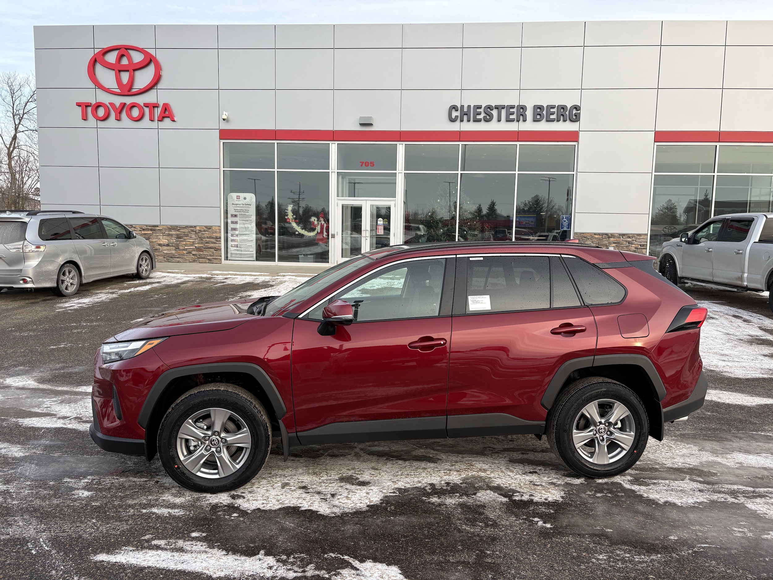 2025 Toyota RAV4 XLE's photo