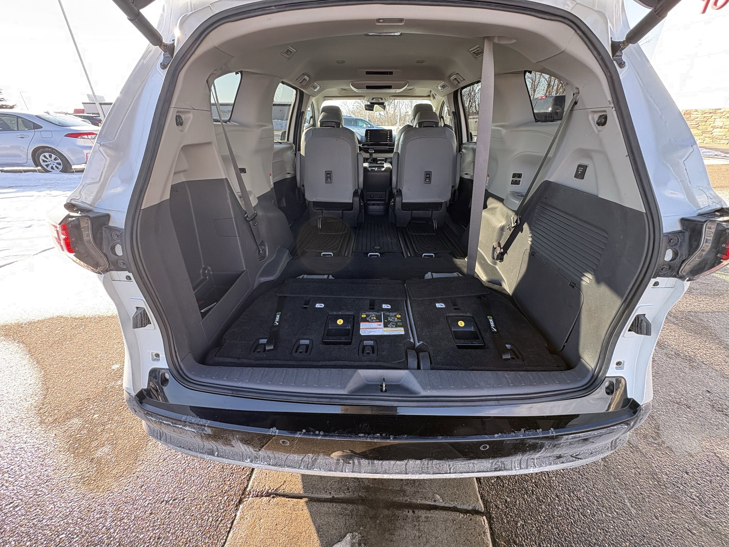 2023 Toyota Sienna Limited - Photo 12