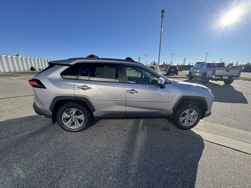 2025 Toyota RAV4 Hybrid XLE photo 4