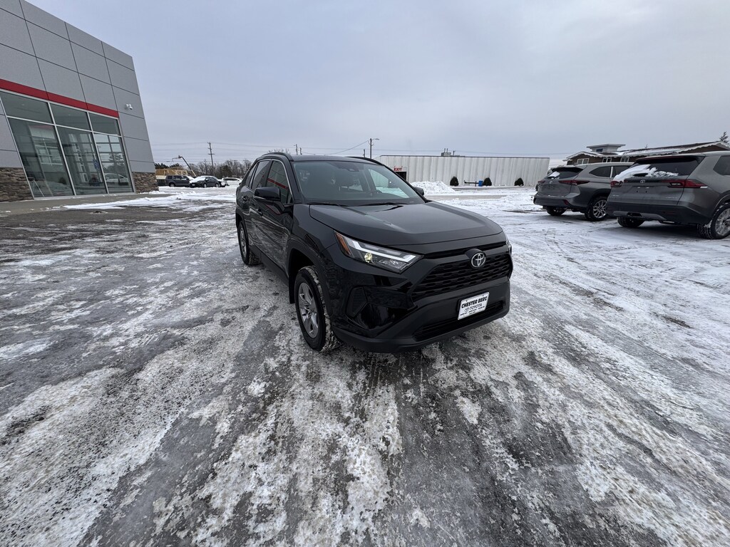 2025 Toyota RAV4 XLE photo 4