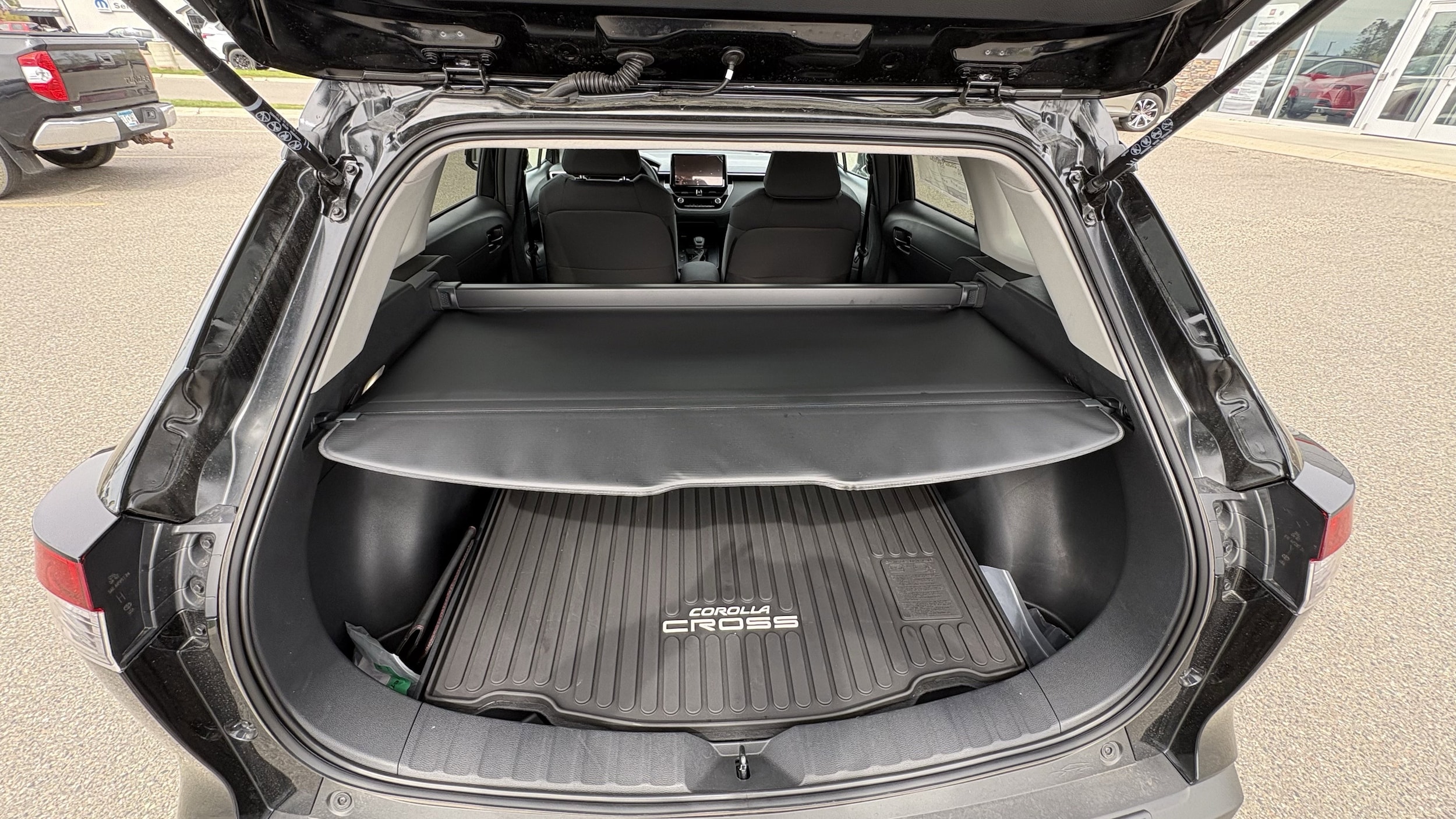 2026 Toyota Corolla Cross LE - Photo 12