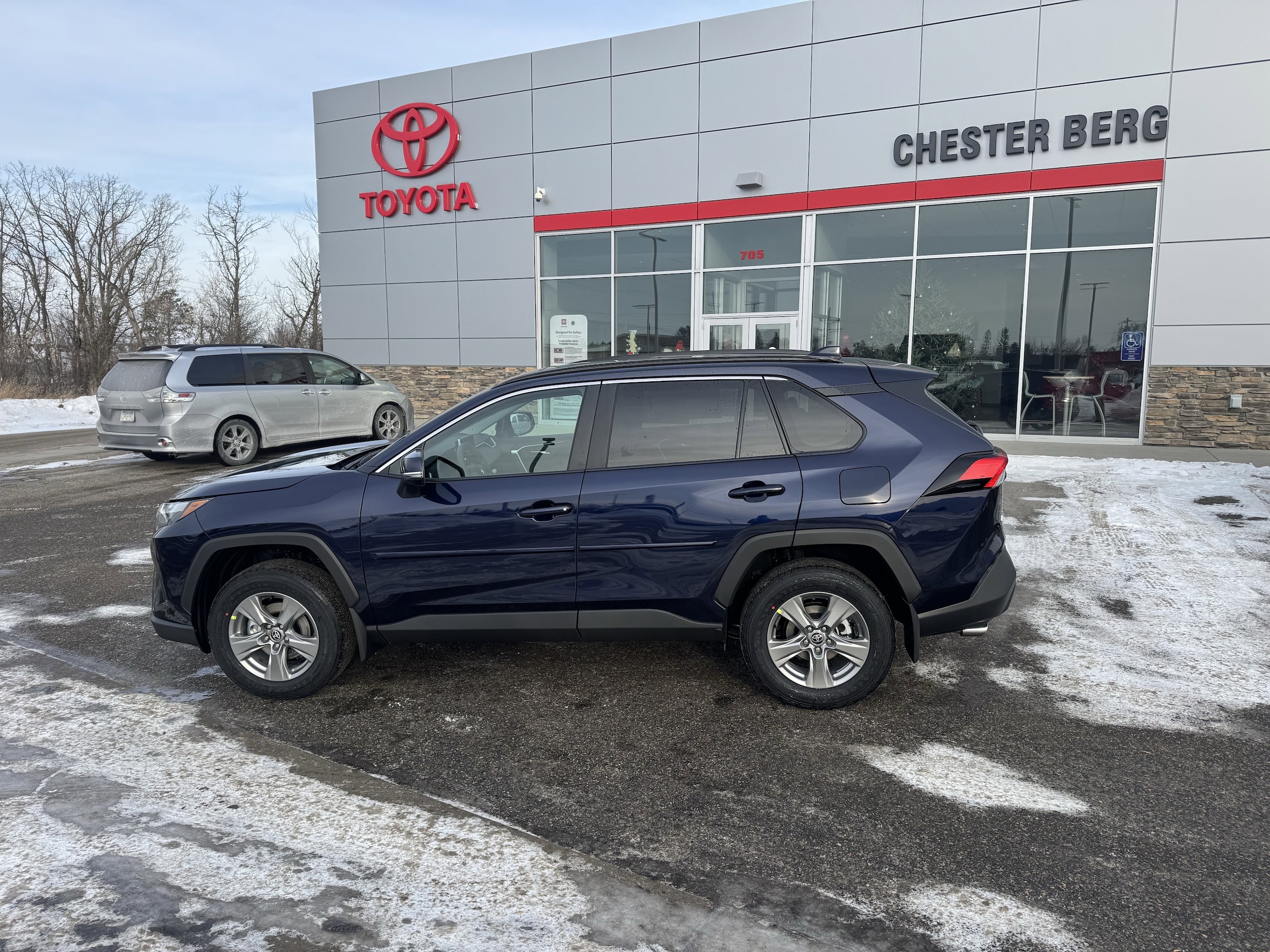 2025 Toyota RAV4 XLE's photo