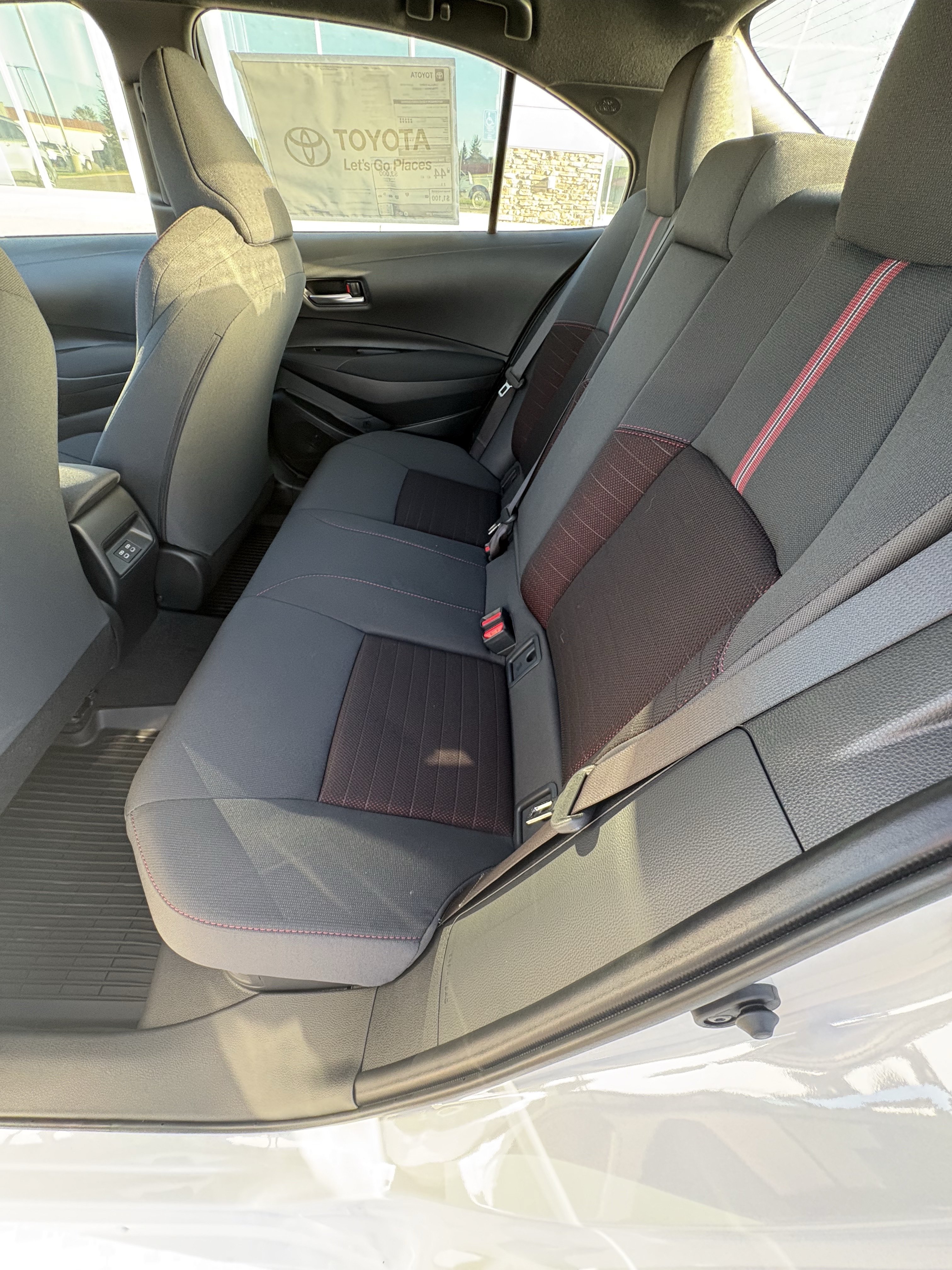 2026 Toyota Corolla SE - Photo 10