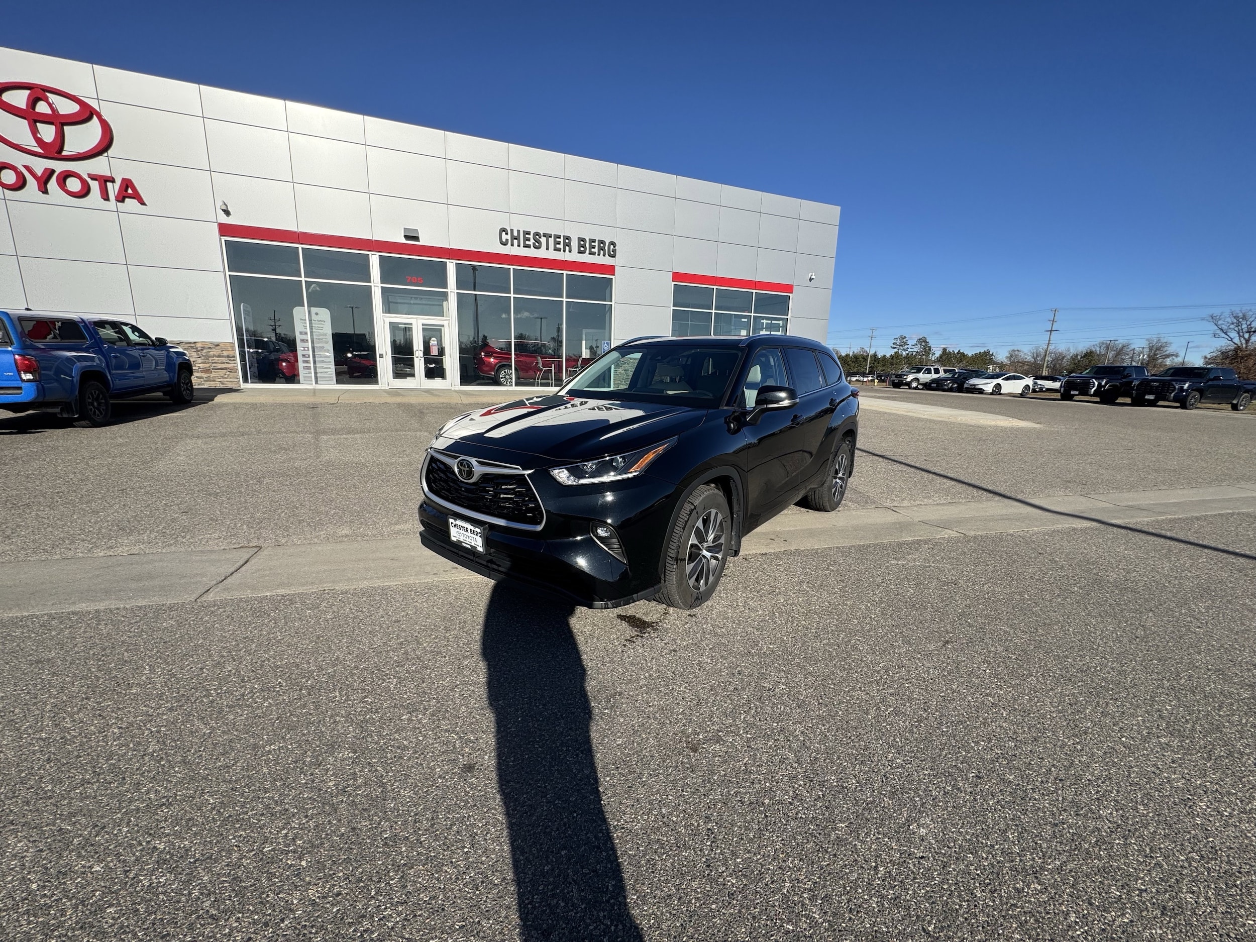 Used 2021 Toyota Highlander XLE with VIN 5TDGZRBH5MS551393 for sale in Bemidji, Minnesota