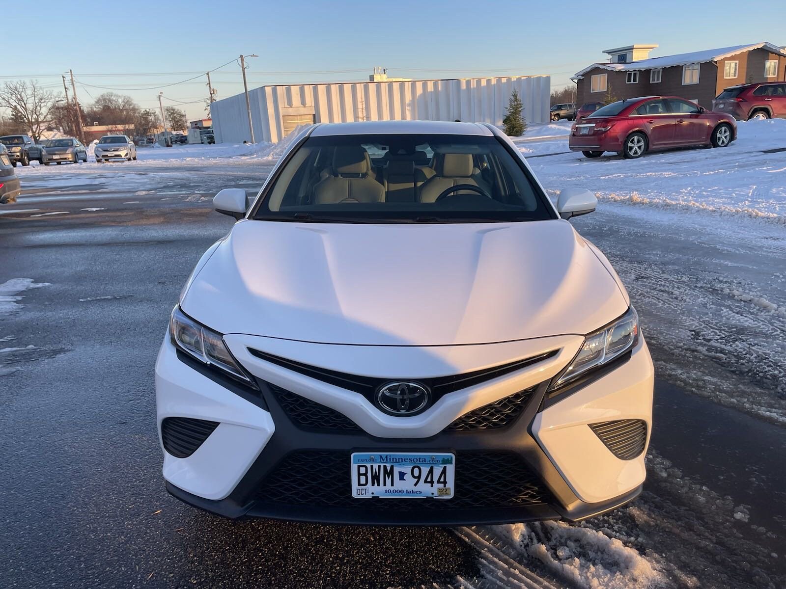 Used 2018 Toyota Camry SE with VIN 4T1B11HKXJU672882 for sale in Bemidji, Minnesota
