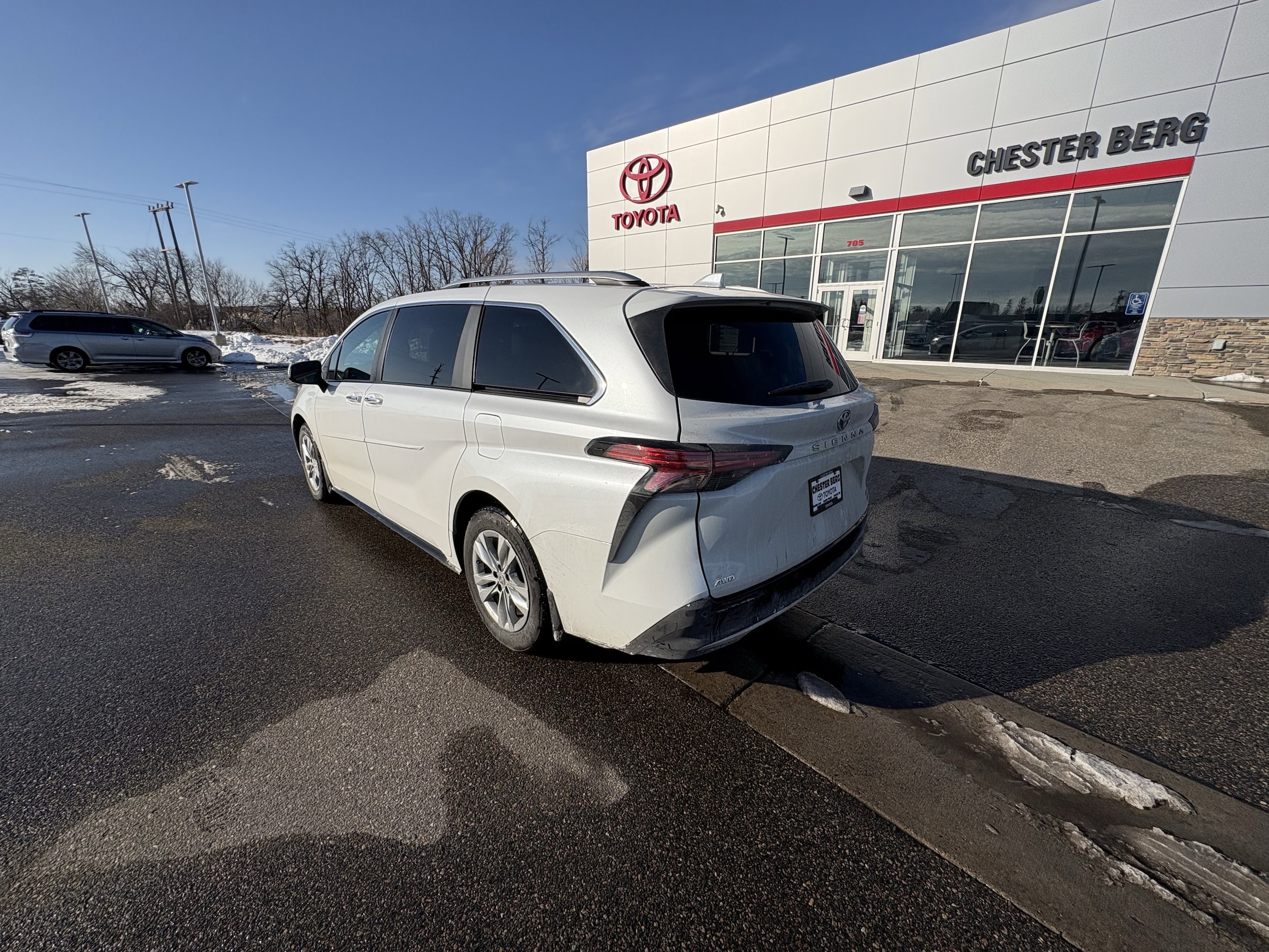 2023 Toyota Sienna Limited - Photo 7