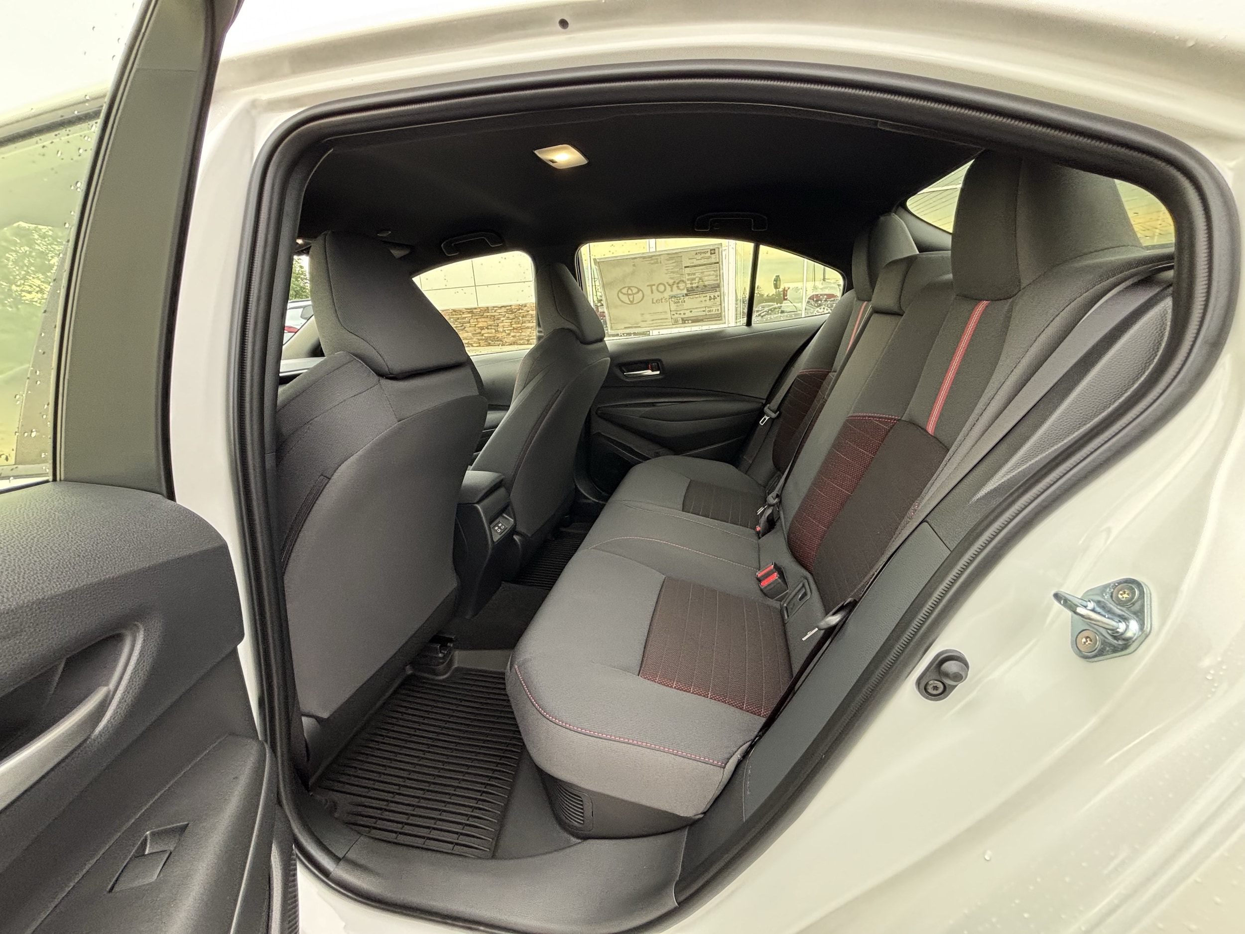 2026 Toyota Corolla SE - Photo 10