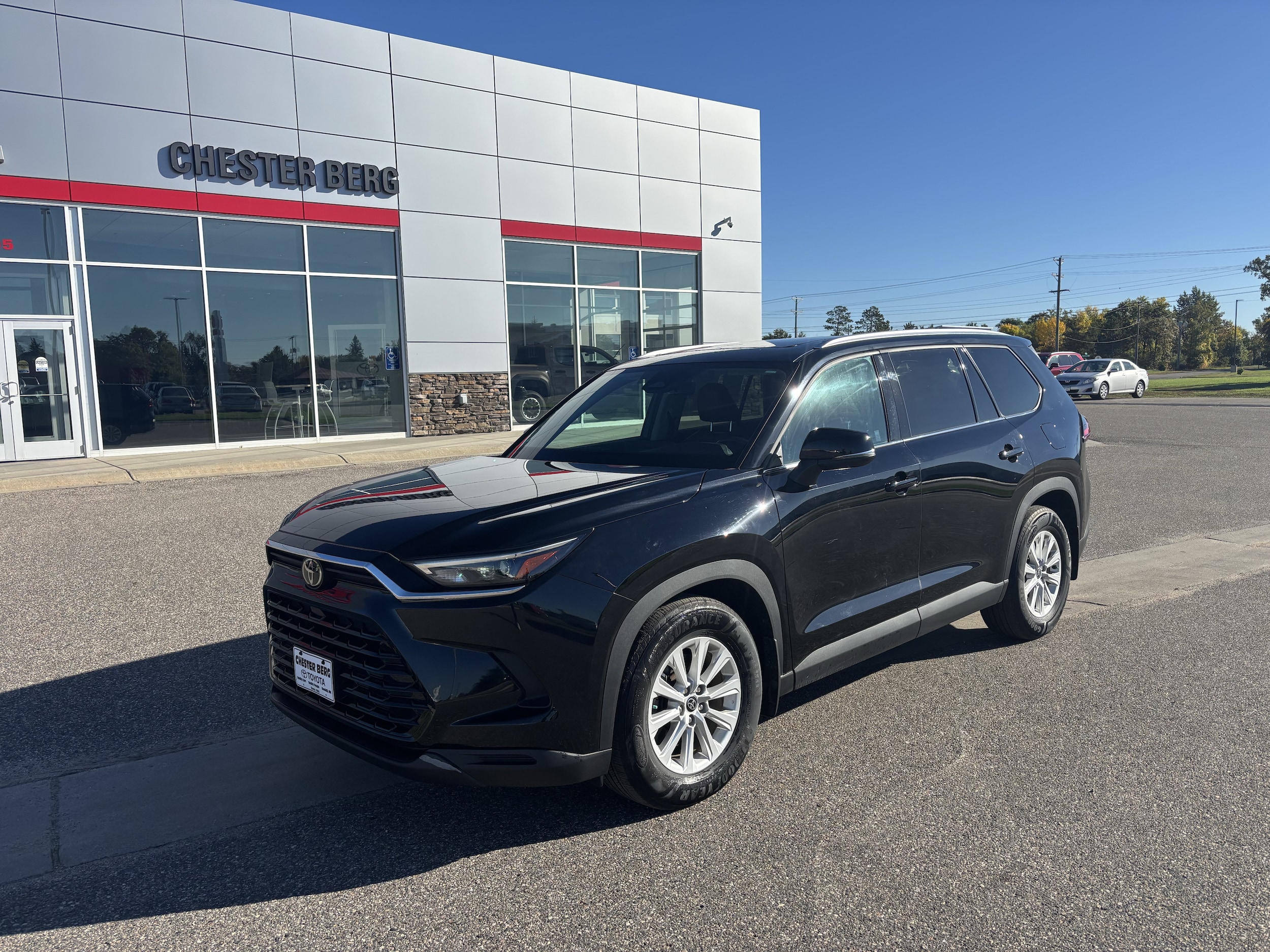 Used 2024 Toyota Grand Highlander XLE with VIN 5TDAAAB5XRS004972 for sale in Bemidji, Minnesota
