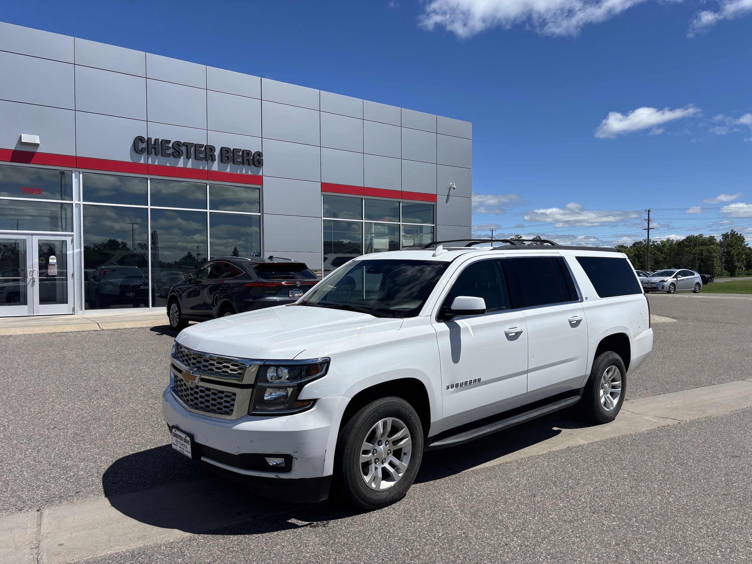 Used 2019 Chevrolet Suburban LT with VIN 1GNSKHKC6KR372103 for sale in Bemidji, Minnesota