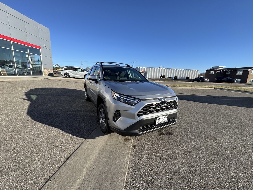 2025 Toyota RAV4 Hybrid XLE photo 3