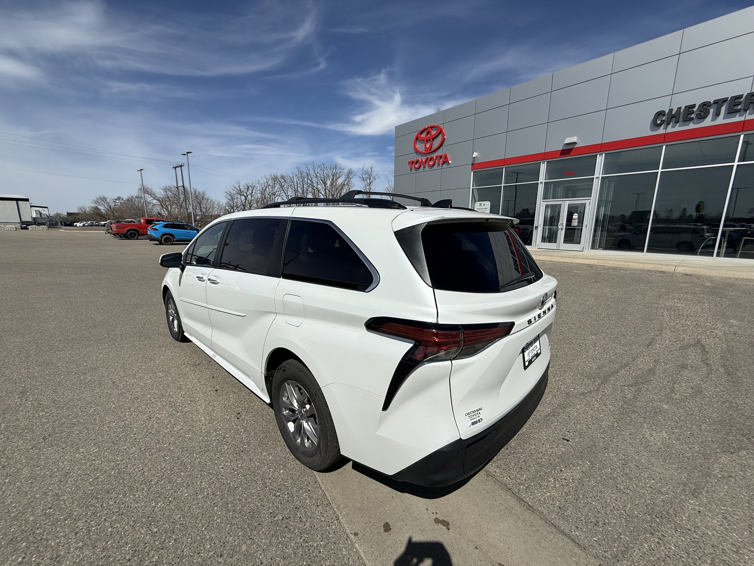 2022 Toyota Sienna XLE - Photo 8