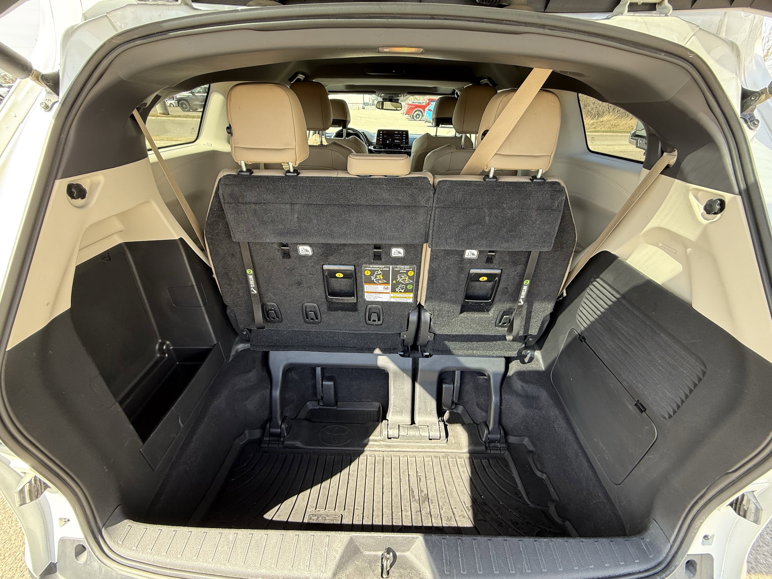 2022 Toyota Sienna XLE - Photo 12
