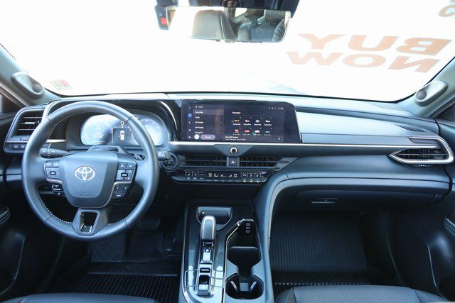 2025 Toyota Crown Signia Limited - Photo 11