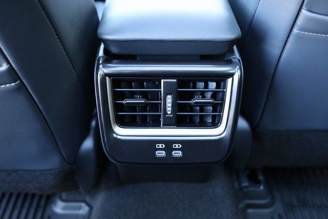 2025 Toyota Crown Signia Limited - Photo 29