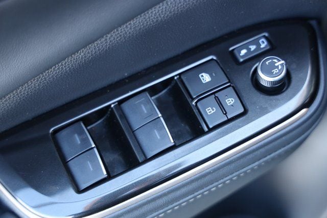 2025 Toyota Crown Signia Limited - Photo 25