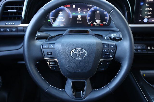 2025 Toyota Crown Signia Limited - Photo 14