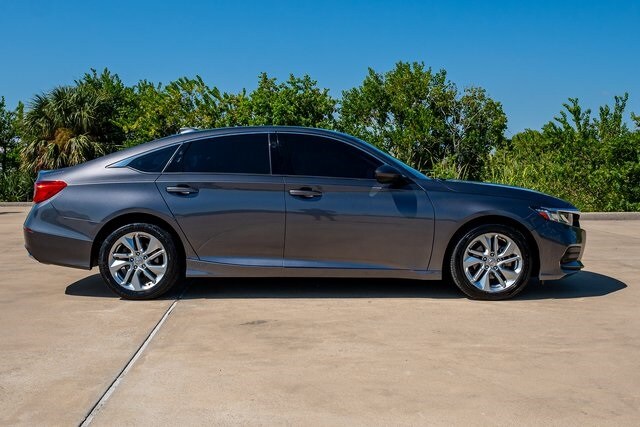 2019 Honda Accord LX 1.5T photo 4