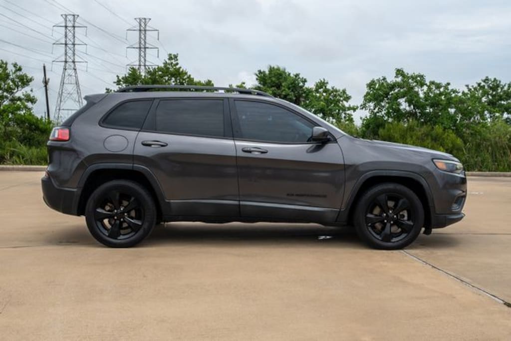 Used 2020 Jeep Cherokee Altitude SUV