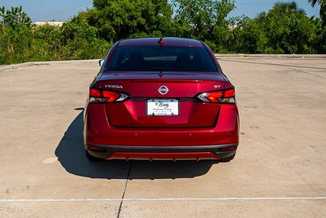 2021 Nissan Versa 1.6 SV photo 2