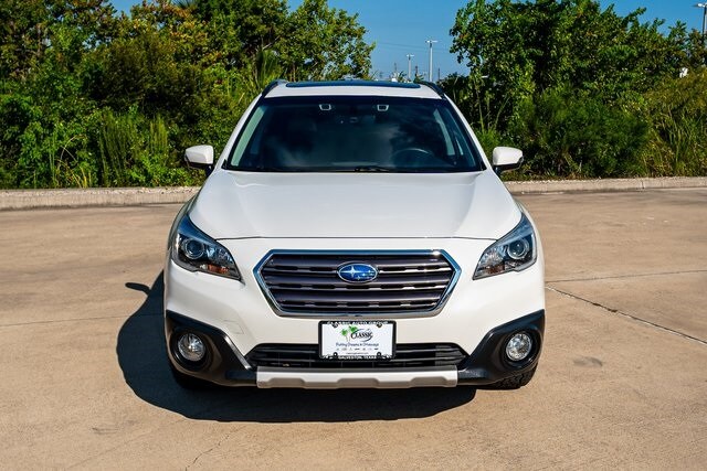 2017 Subaru Outback 3.6R Touring photo 3