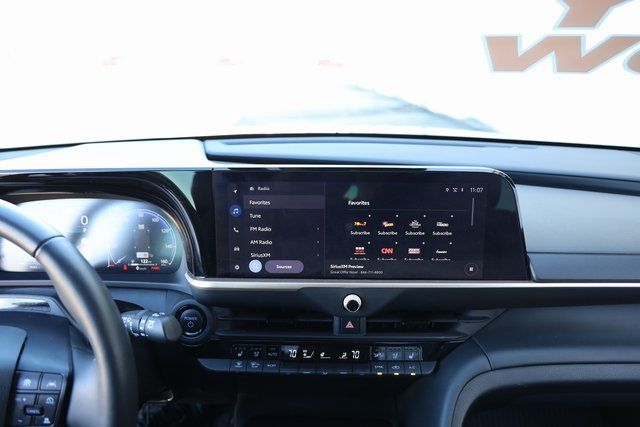 2025 Toyota Crown Signia Limited - Photo 18