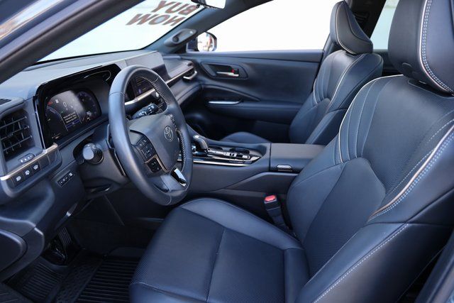 2025 Toyota Crown Signia Limited - Photo 10