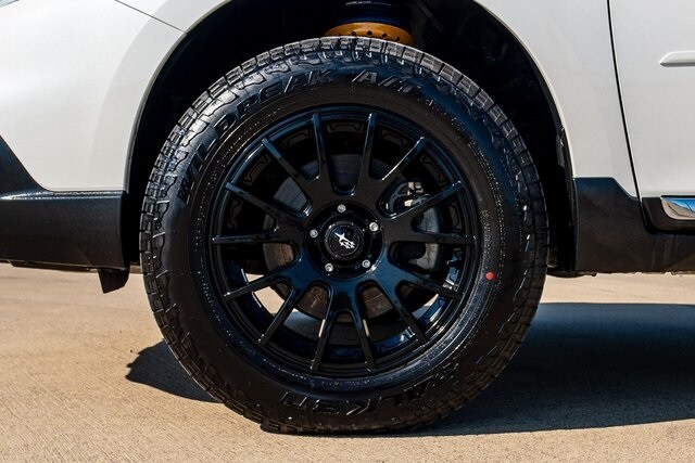 2017 Subaru Outback 3.6R Touring photo 2