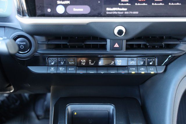 2025 Toyota Crown Signia Limited - Photo 20