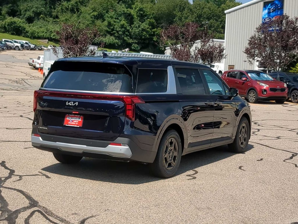 New 2027 Kia Carnival LXS Minivan/Van