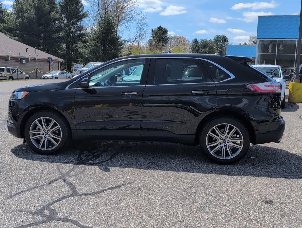 2022 Ford Edge Titanium photo 5