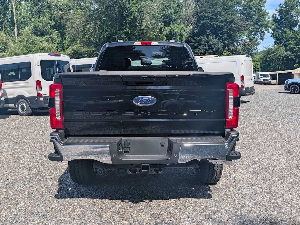 New 2026 Ford Super Duty F-350 SRW Lariat Truck
