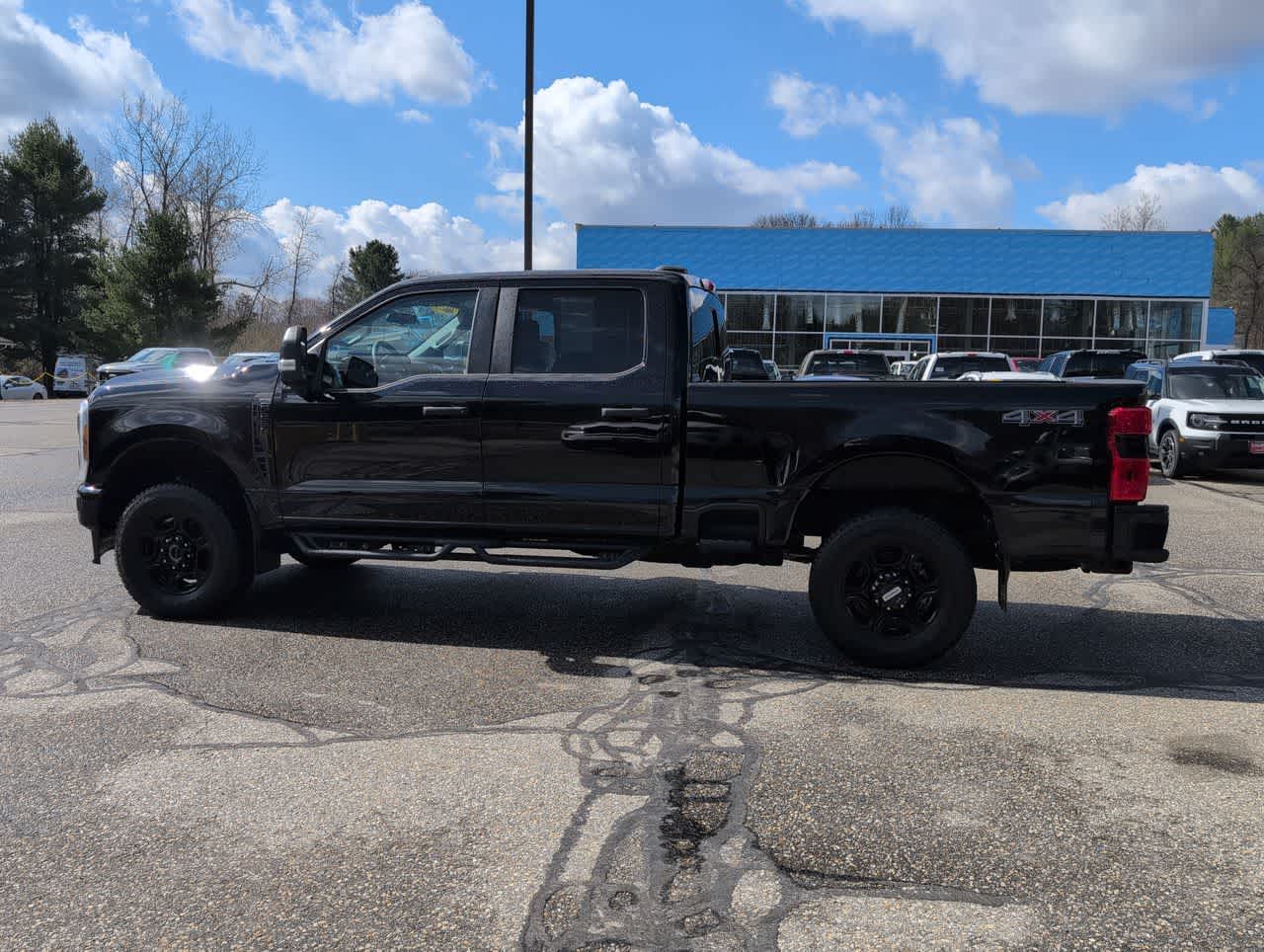 2023 Ford Super Duty F-250 Pickup XL 4WD Crew Cab 6.75 Box photo 5