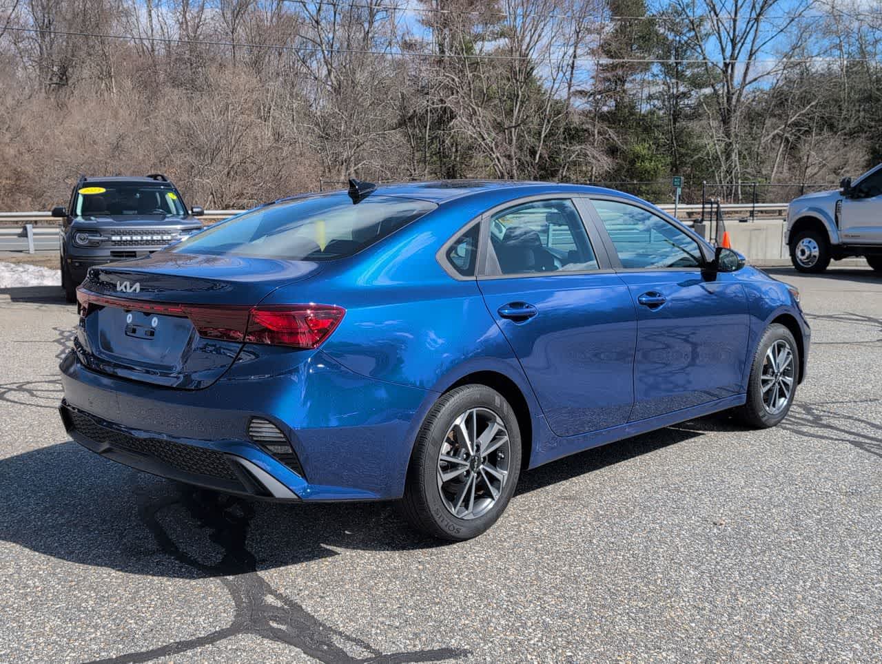 2023 Kia Forte LXS photo 2
