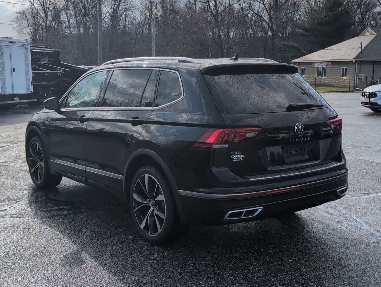 2022 Volkswagen Tiguan SEL R-Line photo 4