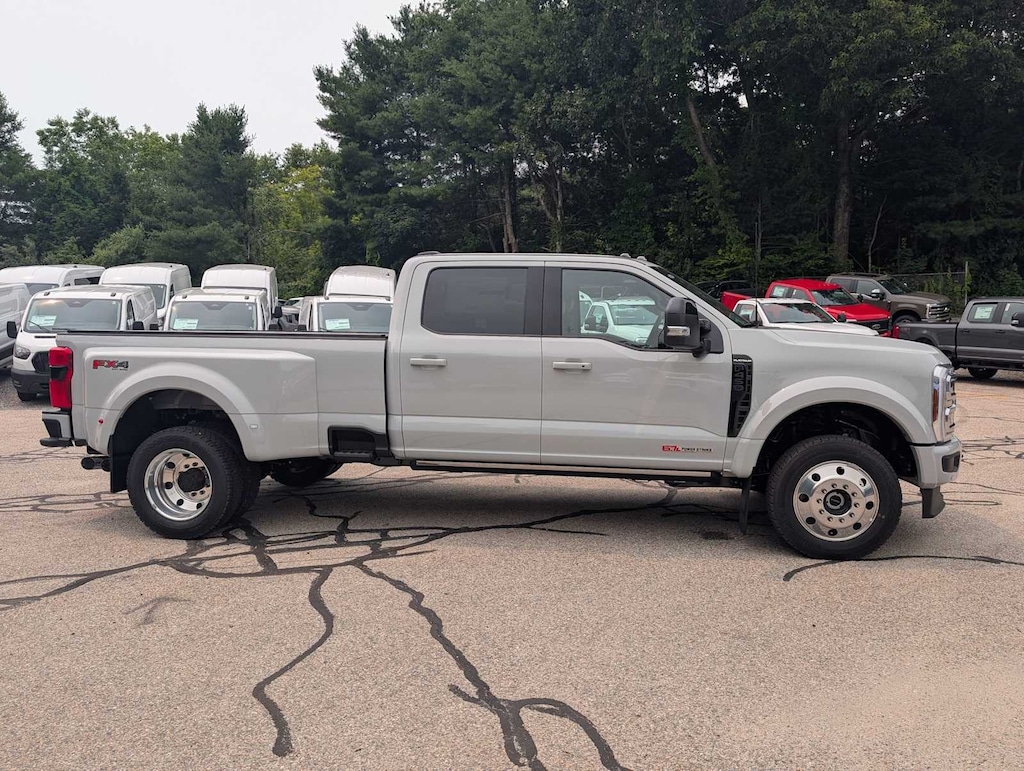 New 2026 Ford Super Duty F-450 DRW Platinum 4WD Crew Cab 8 Box Truck