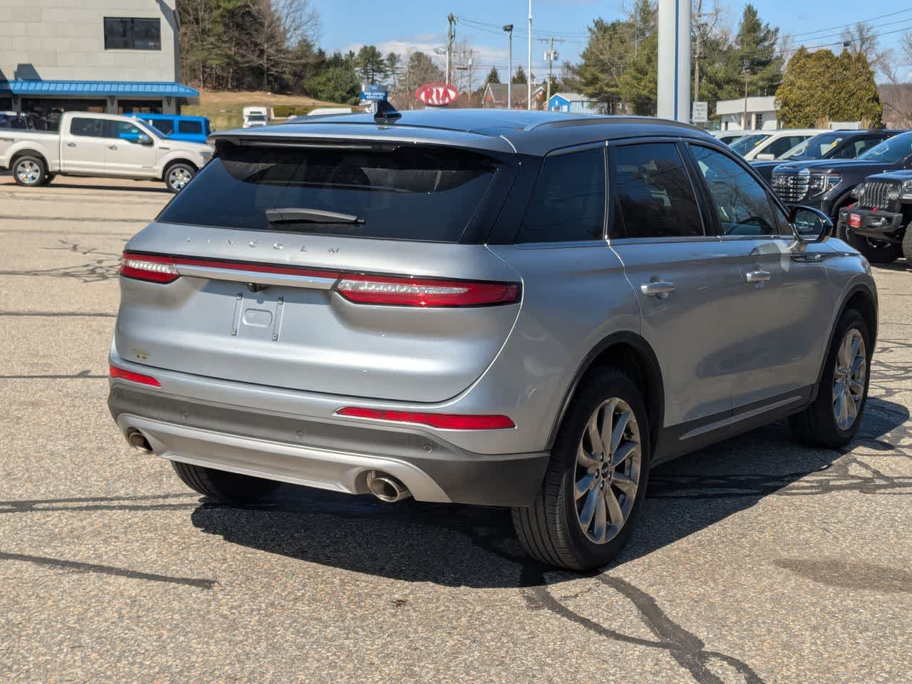 2022 Lincoln Corsair Standard photo 2